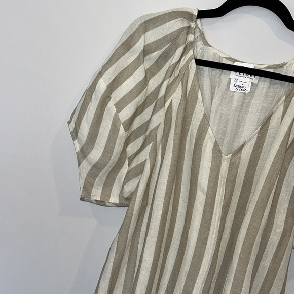 Velvet By Graham & Spencer Katy Striped V-Neck Linen Top - Picture 4 of 9